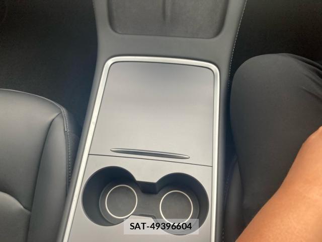 Tesla MODEL 3 2022-03 8782358-22