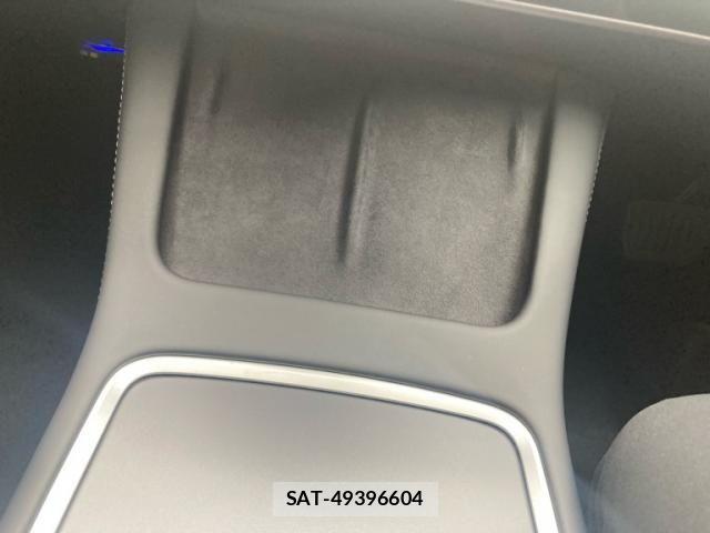 Tesla MODEL 3 2022-03 8782358-23