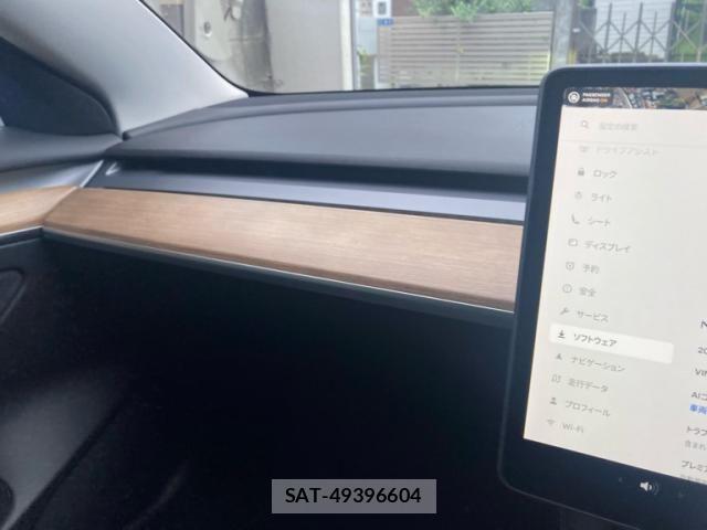 Tesla MODEL 3 2022-03 8782358-25