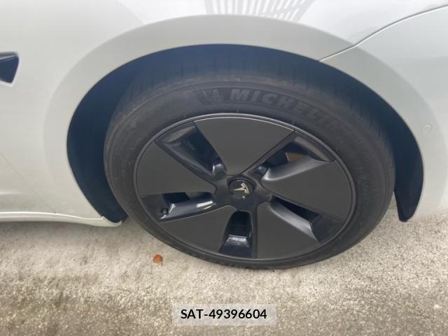 Tesla MODEL 3 2022-03 8782358-8