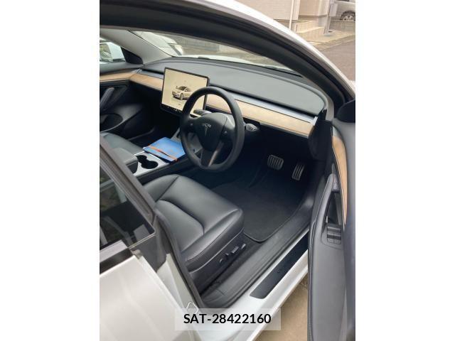 Tesla MODEL 3 2022-03 8782364-10