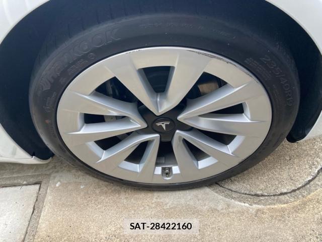 Tesla MODEL 3 2022-03 8782364-4