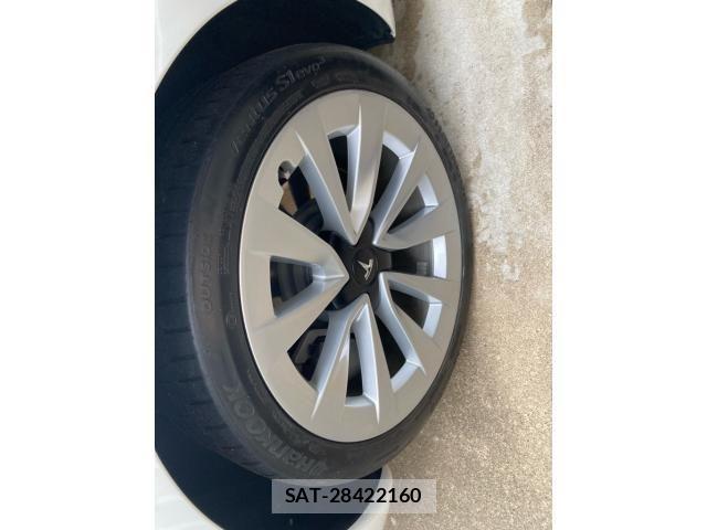 Tesla MODEL 3 2022-03 8782364-5