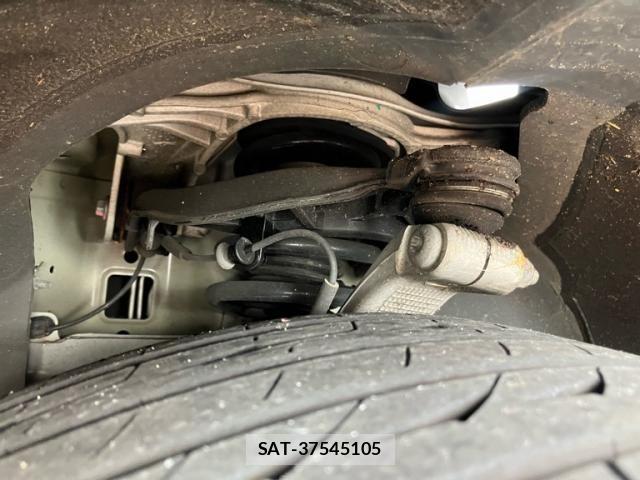 Tesla MODEL 3 2022-08 8782365-10