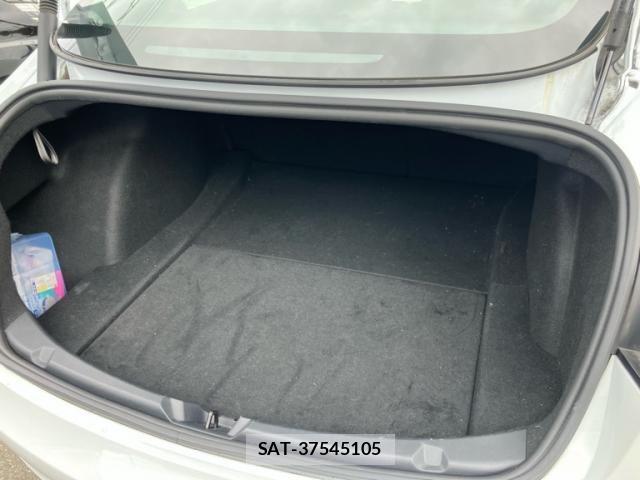 Tesla MODEL 3 2022-08 8782365-12