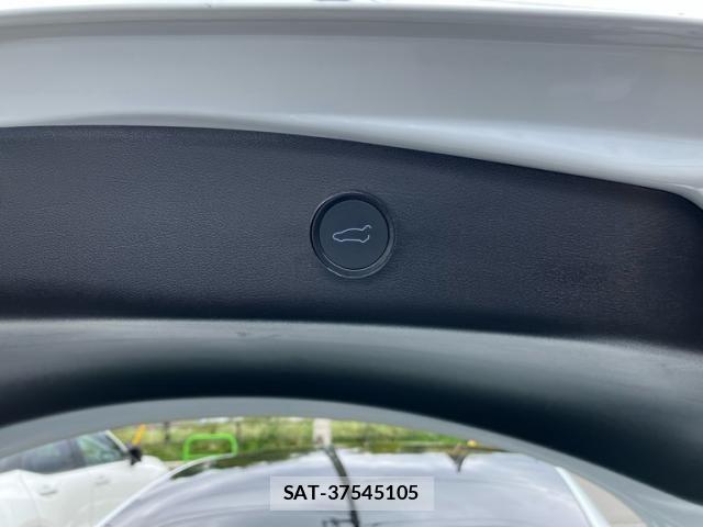 Tesla MODEL 3 2022-08 8782365-13