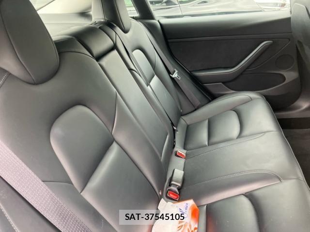 Tesla MODEL 3 2022-08 8782365-14