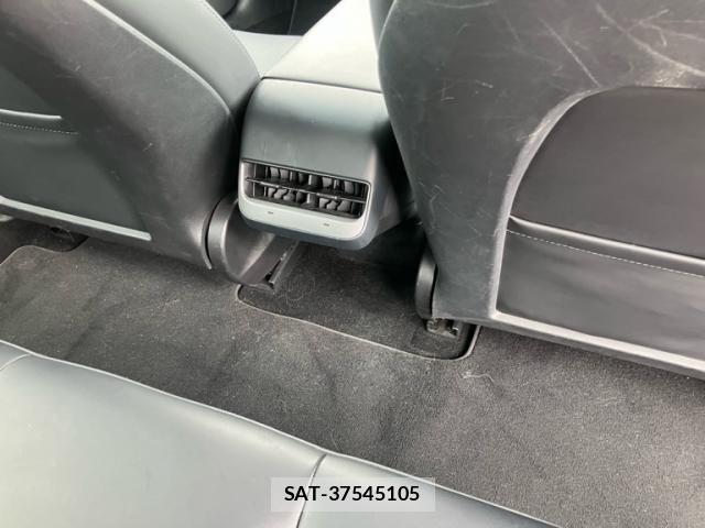Tesla MODEL 3 2022-08 8782365-15