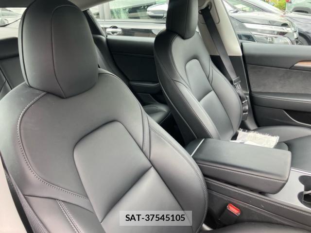 Tesla MODEL 3 2022-08 8782365-17