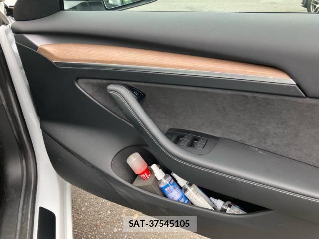 Tesla MODEL 3 2022-08 8782365-19