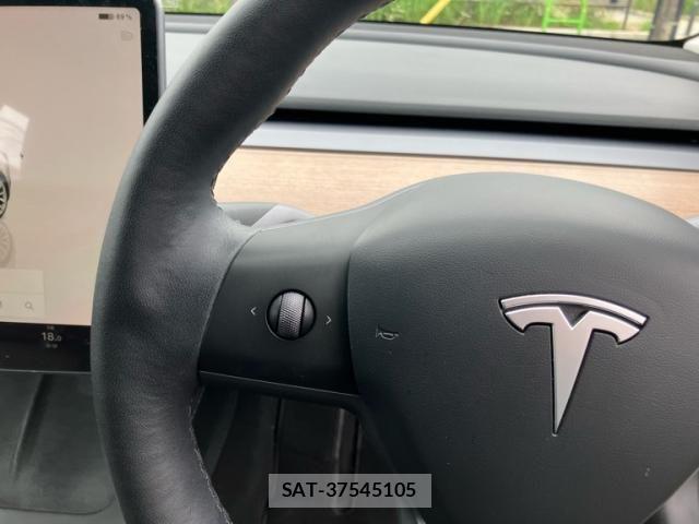 Tesla MODEL 3 2022-08 8782365-21