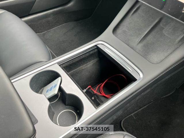 Tesla MODEL 3 2022-08 8782365-22