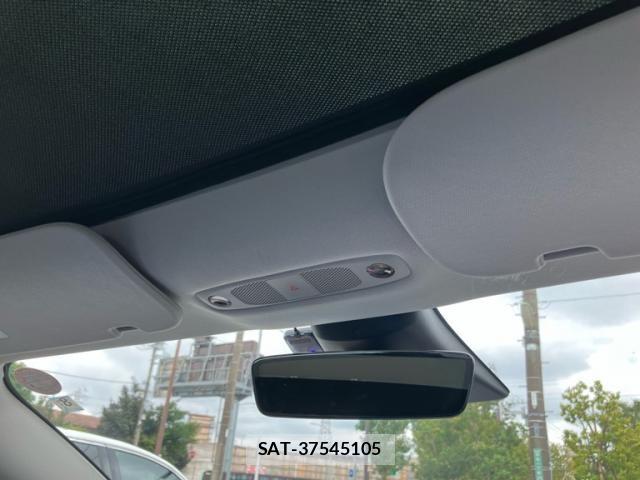 Tesla MODEL 3 2022-08 8782365-23