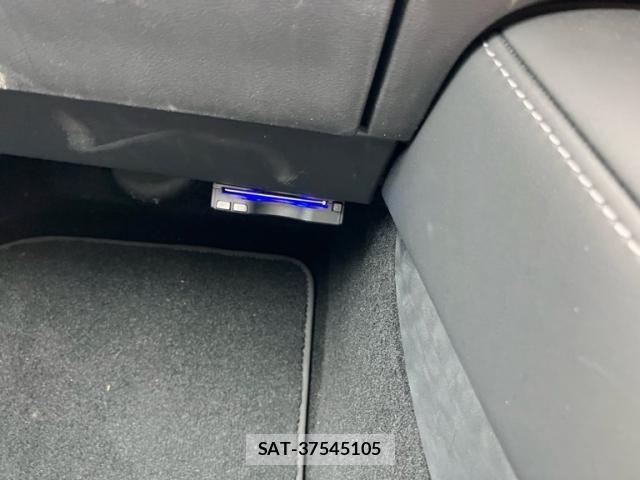 Tesla MODEL 3 2022-08 8782365-24
