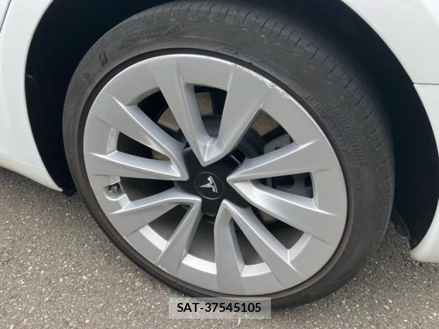 Tesla MODEL 3 2022-08 8782365-5