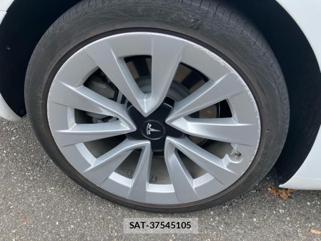 Tesla MODEL 3 2022-08 8782365-6