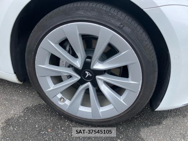 Tesla MODEL 3 2022-08 8782365-7