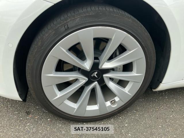 Tesla MODEL 3 2022-08 8782365-8