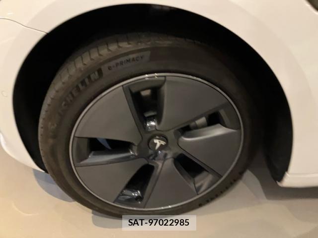 Tesla MODEL 3 2023-09 8832077-10