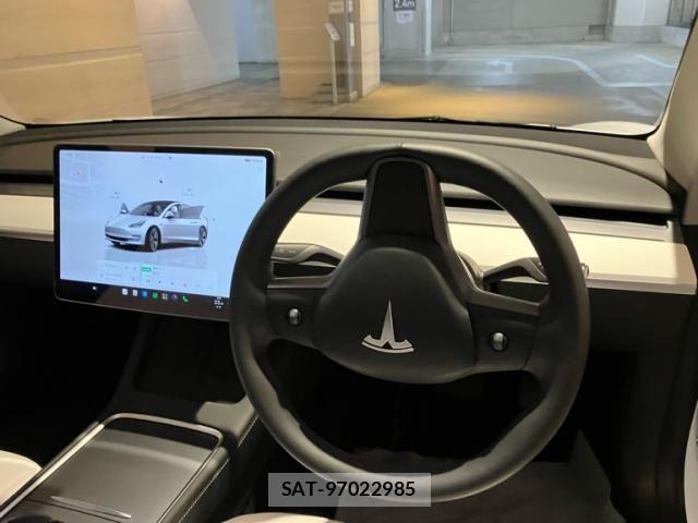 Tesla MODEL 3 2023-09 8832077-17