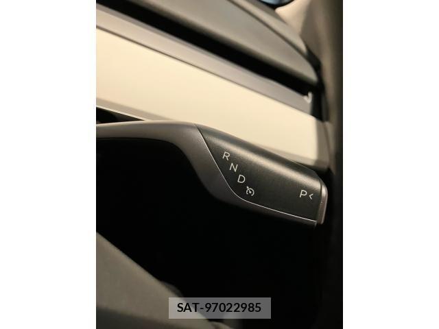 Tesla MODEL 3 2023-09 8832077-24