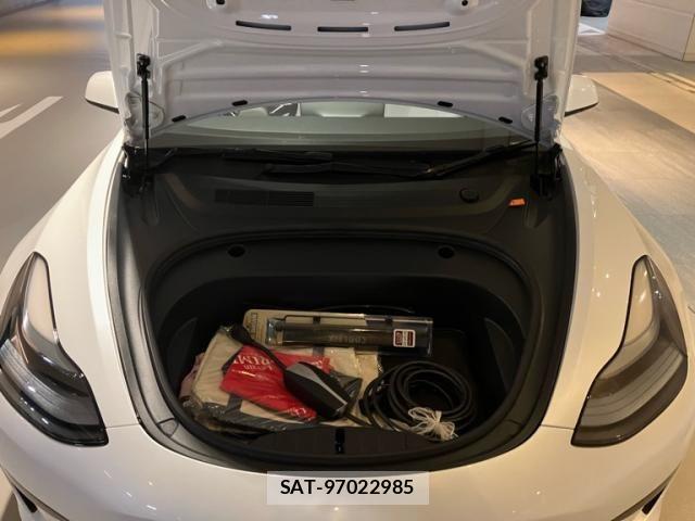 Tesla MODEL 3 2023-09 8832077-26