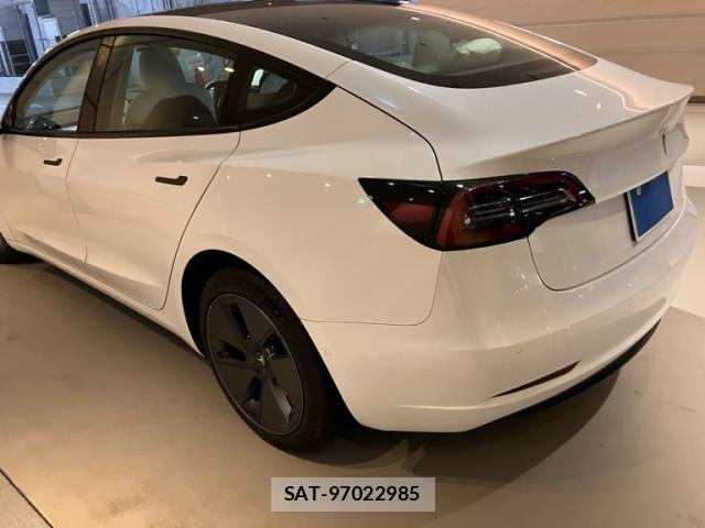 Tesla MODEL 3 2023-09 8832077-3