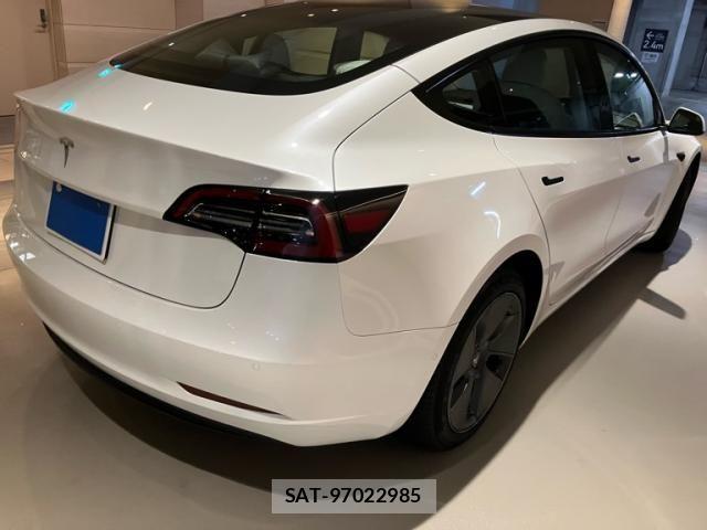 Tesla MODEL 3 2023-09 8832077-4