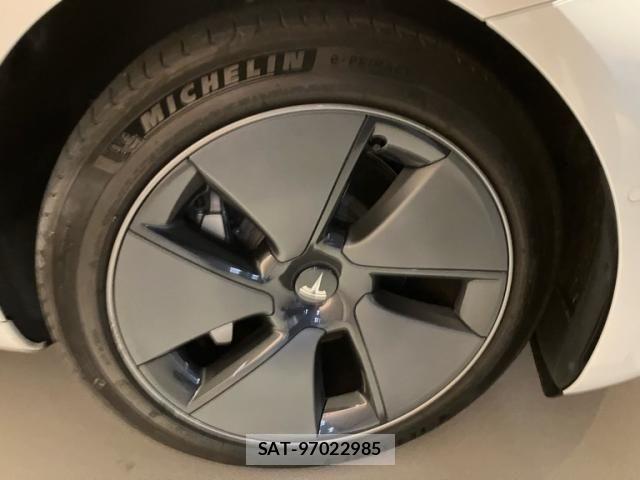 Tesla MODEL 3 2023-09 8832077-8