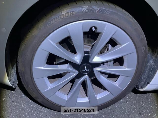 Tesla MODEL 3 2021-08 8832078-9