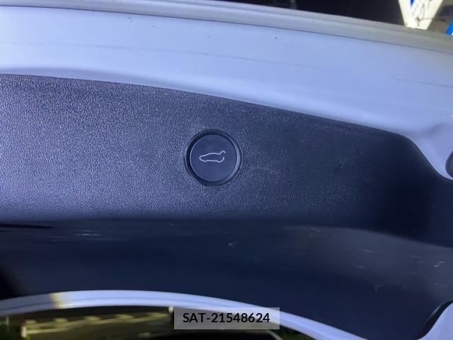 Tesla MODEL 3 2021-08 8832078-13