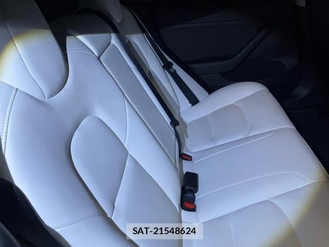 Tesla MODEL 3 2021-08 8832078-14