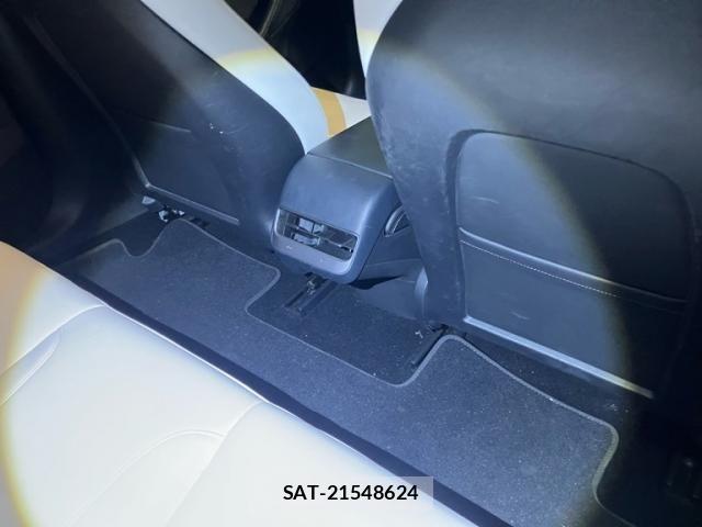 Tesla MODEL 3 2021-08 8832078-15