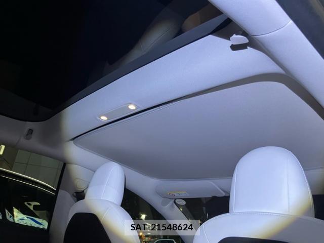 Tesla MODEL 3 2021-08 8832078-16