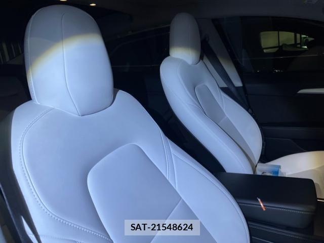 Tesla MODEL 3 2021-08 8832078-17