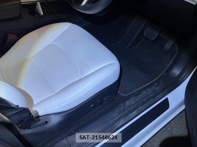 Tesla MODEL 3 2021-08 8832078-18