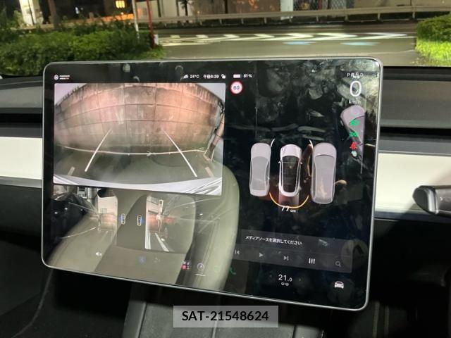 Tesla MODEL 3 2021-08 8832078-22