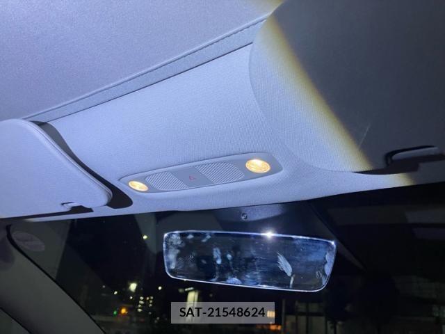 Tesla MODEL 3 2021-08 8832078-23