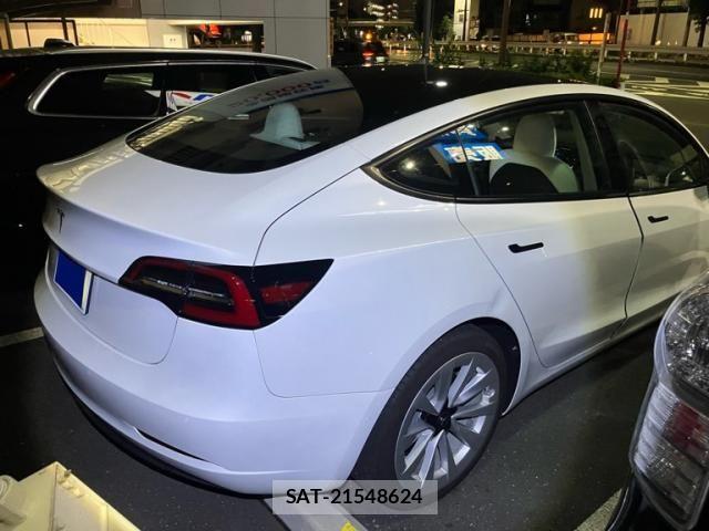 Tesla MODEL 3 2021-08 8832078-3