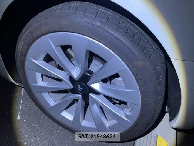 Tesla MODEL 3 2021-08 8832078-6