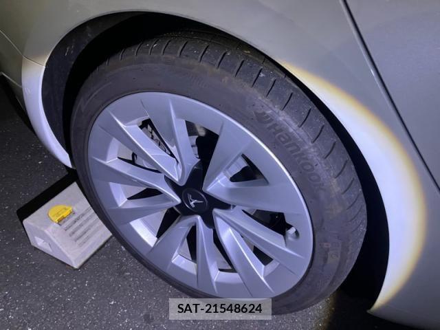 Tesla MODEL 3 2021-08 8832078-7