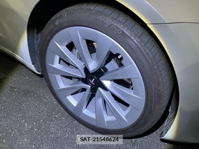 Tesla MODEL 3 2021-08 8832078-8