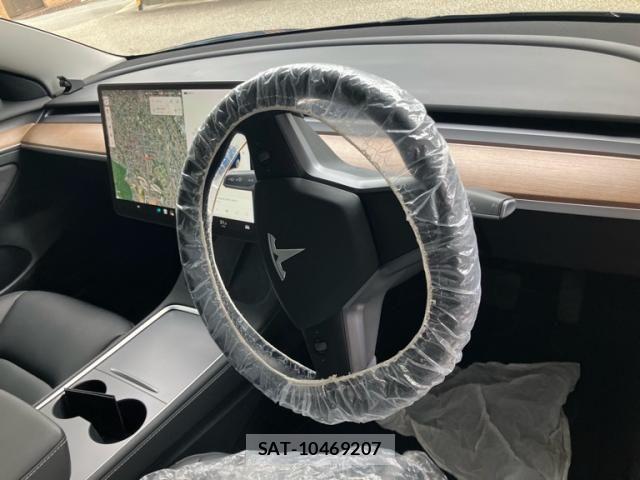 Tesla MODEL 3 2021-06 8850878-7