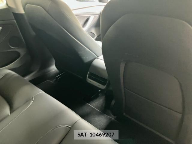 Tesla MODEL 3 2021-06 8850878-11