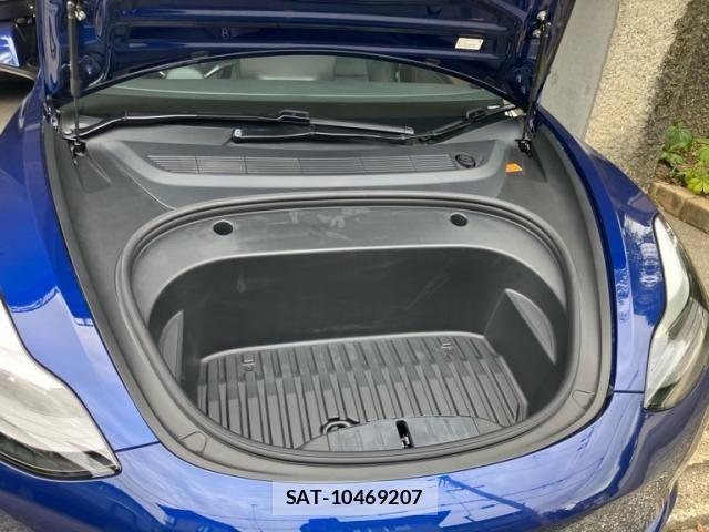 Tesla MODEL 3 2021-06 8850878-18