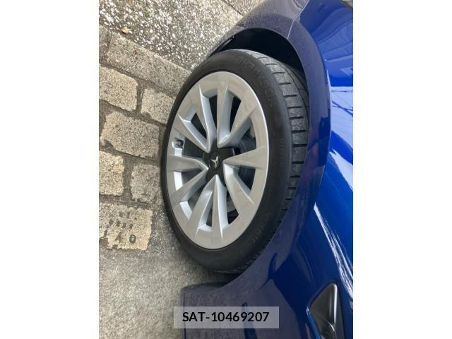 Tesla MODEL 3 2021-06 8850878-5