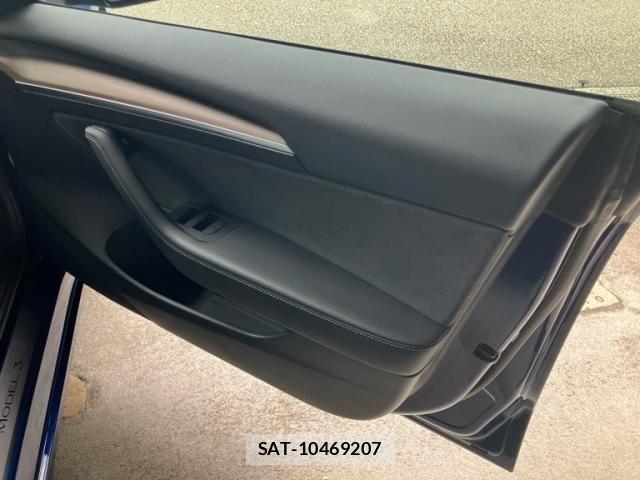 Tesla MODEL 3 2021-06 8850878-6
