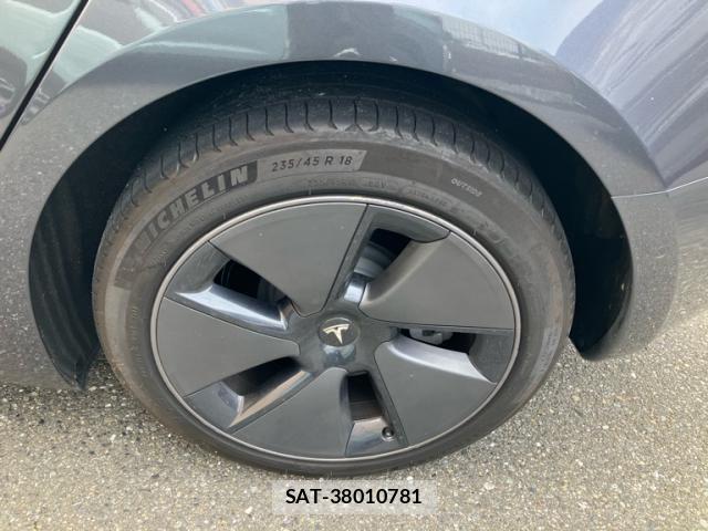 Tesla MODEL 3 2023-08 8850875-11