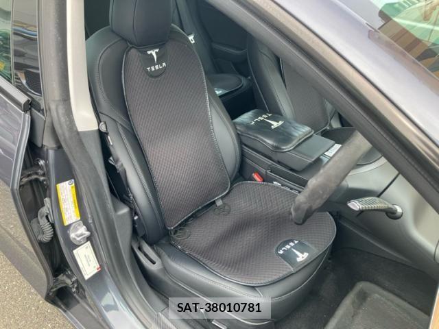 Tesla MODEL 3 2023-08 8850875-13