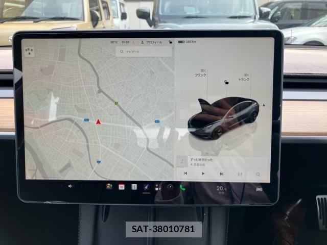 Tesla MODEL 3 2023-08 8850875-17
